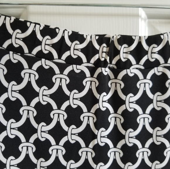 WHBM B&W Skirt - size M - Picture 2 of 5